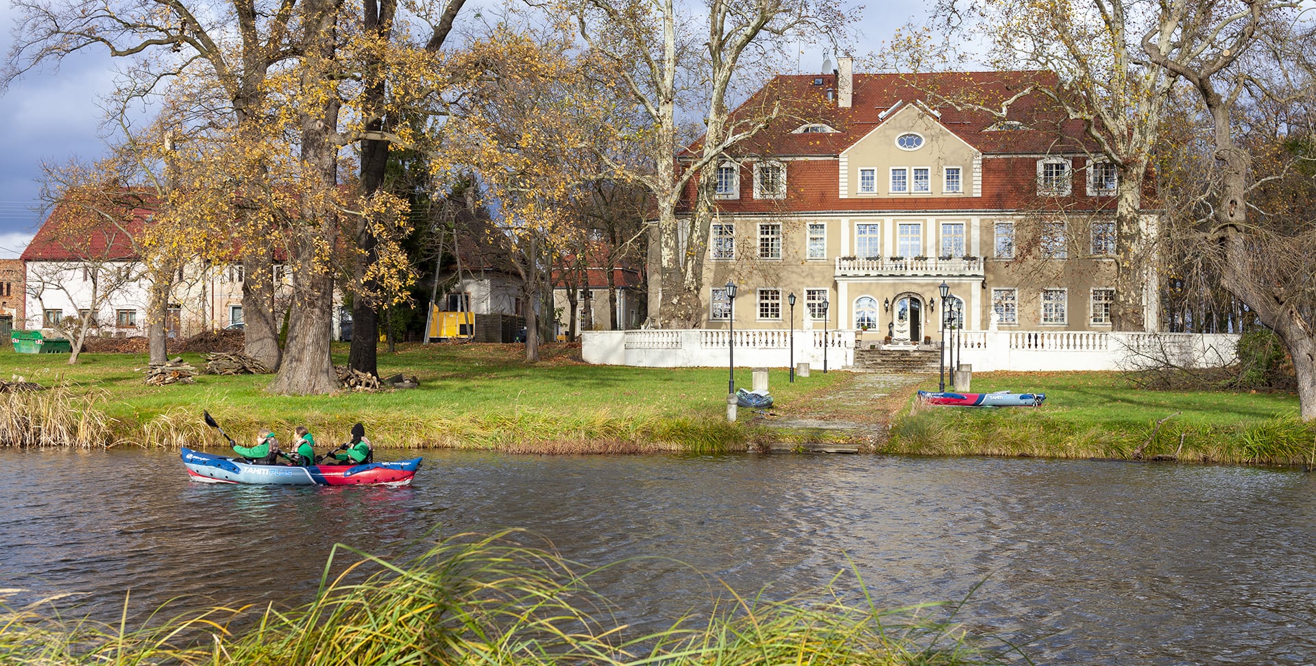 zajęcia sportowe - farma Montessori - pałac Brzezina